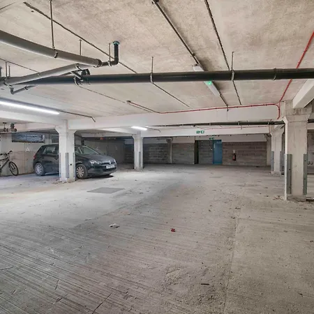 Old Trafford Stay With Free Parking-2